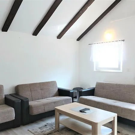House With Guest house