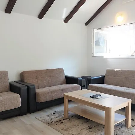 House With Guest house Umag